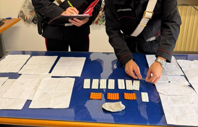 LARIANO: FURTO, TENTATA RAPINA E RICETTAZIONE, ARRESTATA