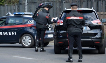 ROMA: TENTA DI INVESTIRE CARABINIERE, CACCIA ALL’AUTO
