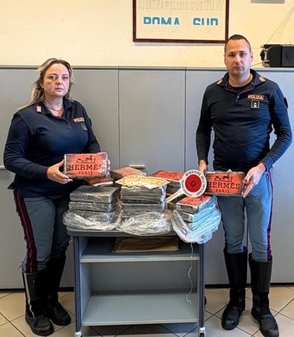 MONTEPORZIO CATONE: IN AUTOSTRADA CON 38 KG DI COCAINA, ARRESTATO