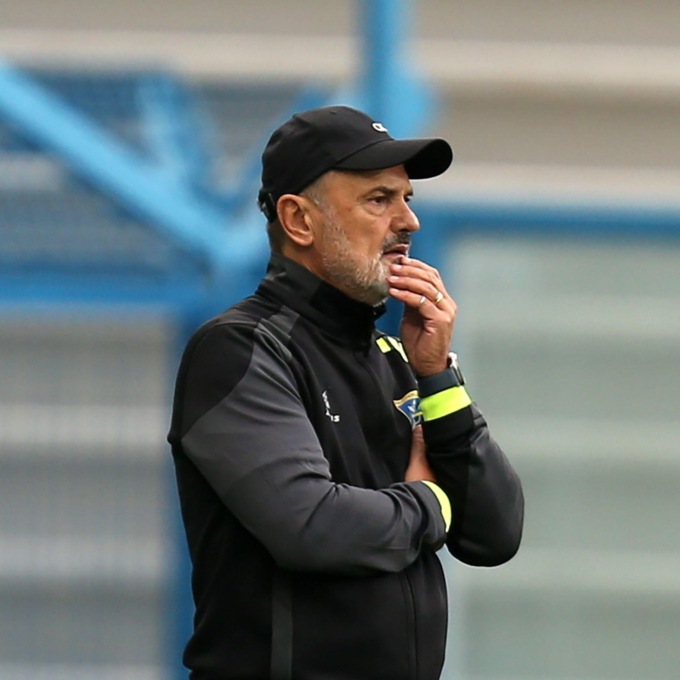 FROSINONE: VIVARINI ESONERATO. SQUADRA IN RITIRO