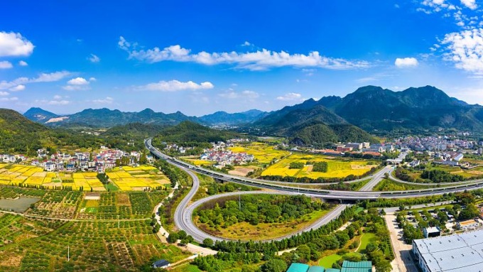 Cina: rete stradale rafforza rivitalizzazione rurale nel Gansu