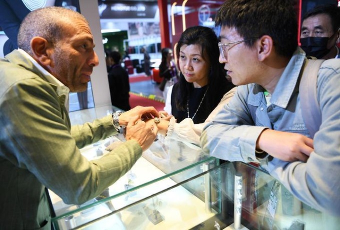 Cina: gioielli italiani a cammeo illuminano 7ma edizione CIIE (3)