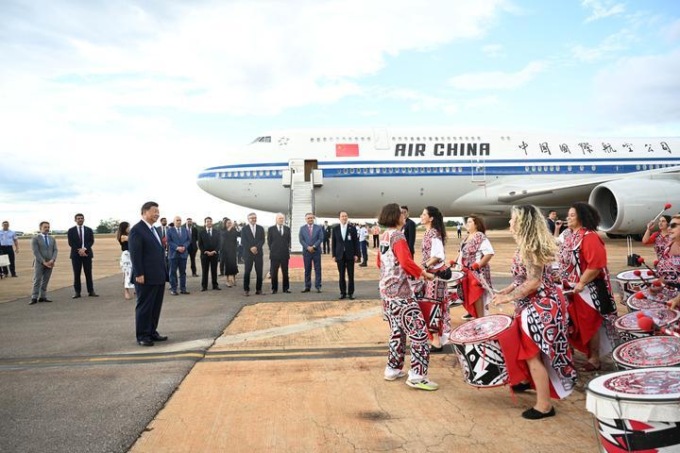 Brasile: Xi Jinping arriva a Brasilia (1)