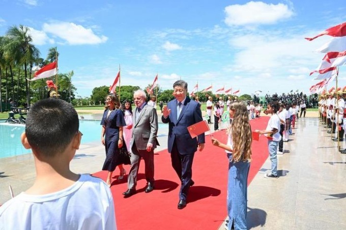 Cina: Xi tiene colloqui con presidente brasiliano Lula da Silva (2)