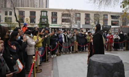 Cina: Tianjin, spettacoli di strada presentano opera di Lu You (2)