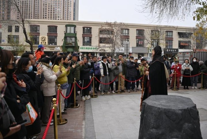 Cina: Tianjin, spettacoli di strada presentano opera di Lu You (2)