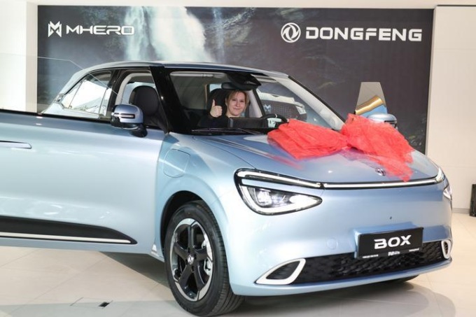 Slovenia: casa auto cinese Dongfeng consegna a cliente primo modello Box