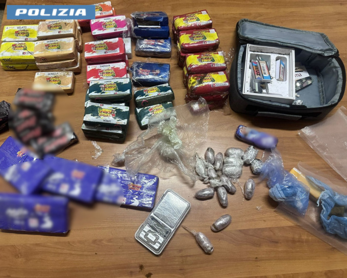 ROMA: DROGA NEL BOX AUTO, UN ARRESTO
