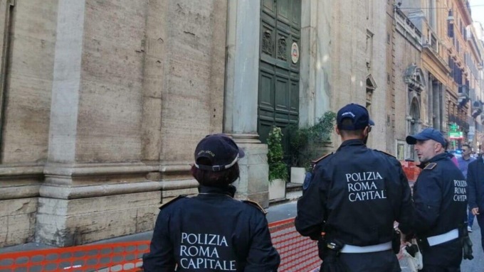 ROMA: CROLLO IN VIA DEL CORSO, AL VIA LA MESSA IN SICUREZZA