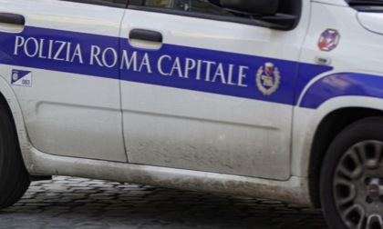 ROMA: INVESTITI TRE VIGILI DA UN CARABINIERE