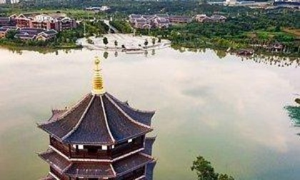 Cina: acrobazie aeree sul padiglione Tengwang
