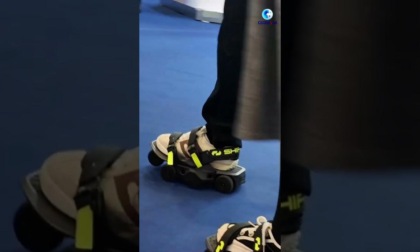 Cina: scarpe alimentate a elettricità, prodotto imperdibile della CIIE