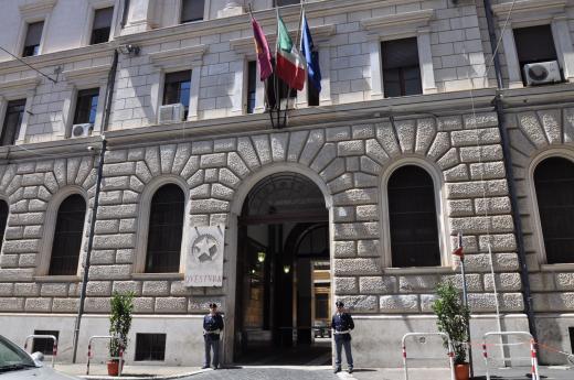 ROMA: SPARI PER UNA CASA OCCUPATA ALLA MAGLIANA