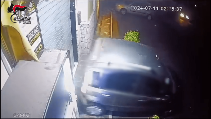 SAN CESAREO: FURTI NEI BAR CON L’AUTO ARIETE, ARRESTATI