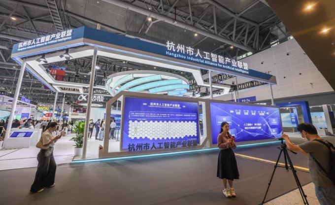 Cina: bacino utenza dei prodotti di IA generativa raggiunge 230 mln