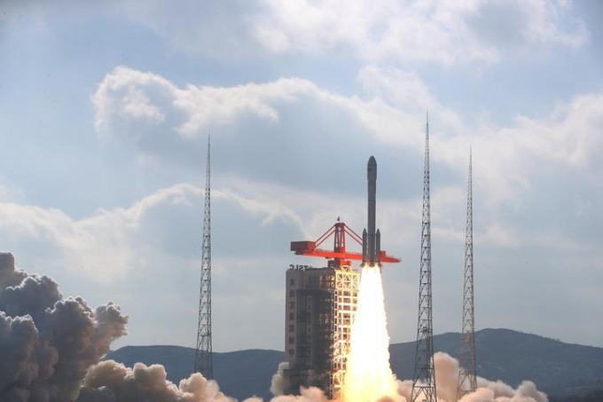 Cina: lancia con successo nuovo gruppo di satelliti
