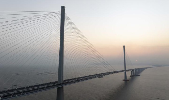 Cina: ponte marittimo sul mar di Huangmao (1)