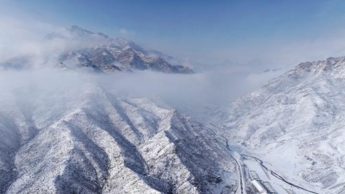 Cina: Ningxia, monti Helan innevati (2)