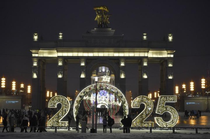 Russia: decorazioni di Capodanno a Mosca