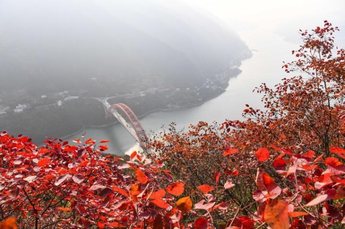 Cina: panorama della gola di Wuxia a Chongqing (1)