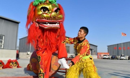 Cina: tradizionale danza del leone Cangxian ben tramandata grazie a sostegno locale (3)