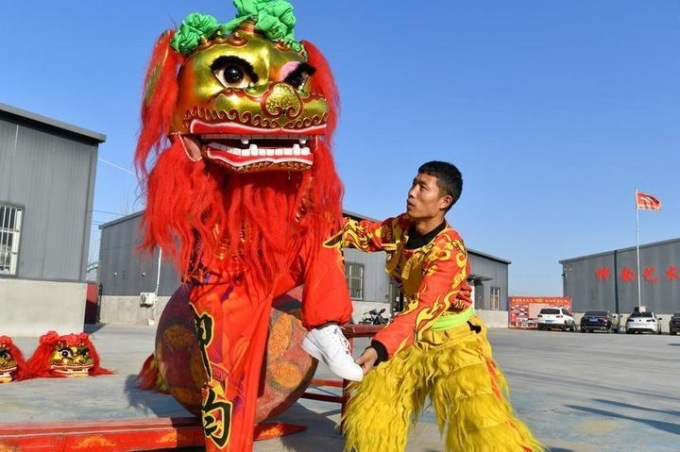 Cina: tradizionale danza del leone Cangxian ben tramandata grazie a sostegno locale (3)