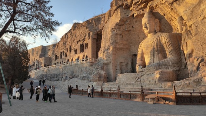 Cina: storia e cultura di grotte millenarie stupiscono personalità italiana di Internet