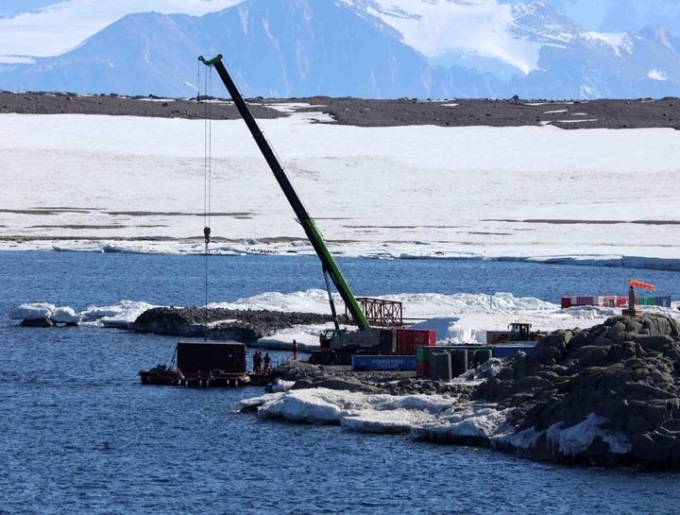 Cina: operazioni di scarico presso la Stazione Qinling in Antartide