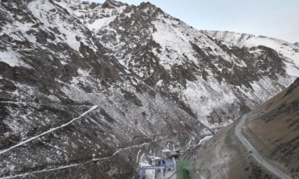 Cina: Xinjiang termina più lungo tunnel di superstrada attraverso difficili monti (2)