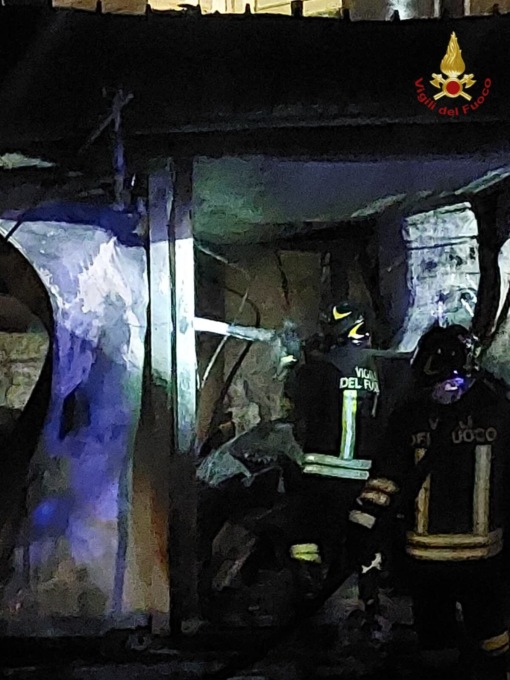 ROMA: INCENDIO A VILLA BORGHESE, RIAPERTE LE STAZIONI METRO