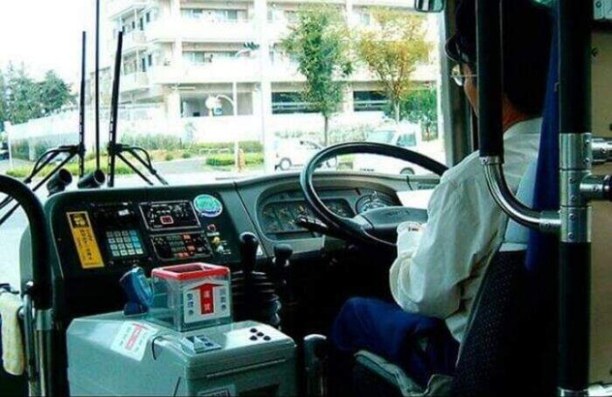 Cina: aumenta età massima per conducenti di autobus, camion