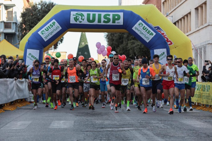 PODISMO: MARATONA LATINA, VINCONO MARCO ROMANO E SIMONA MAGRINI