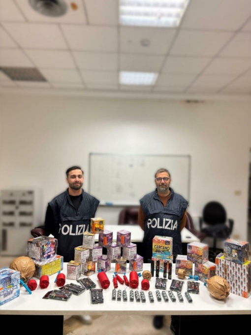 ROMA: FUOCHI D’ARTIFICIO IN UN NEGOZIO DI CASALINGHI, IL SEQUESTRO