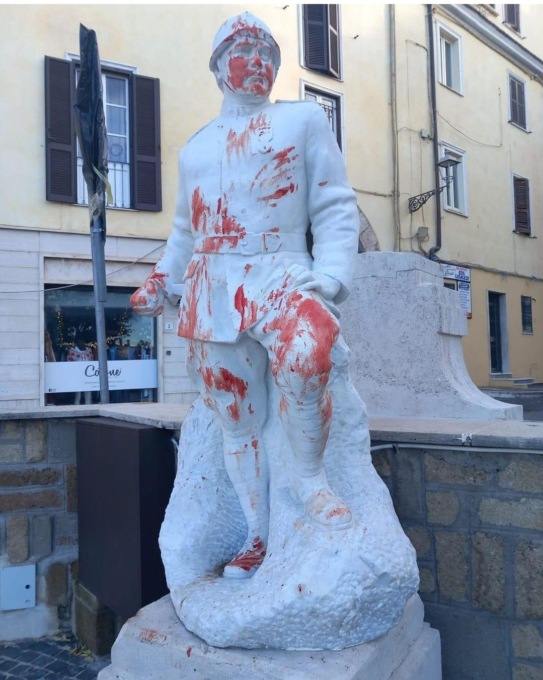 FROSINONE: IMBRATTATA NUOVAMENTE LA STATUA DI TURRIZIANI