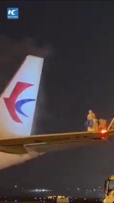 Cina: aerei sottoposti a un “bagno” per il de-icing a Chongqing