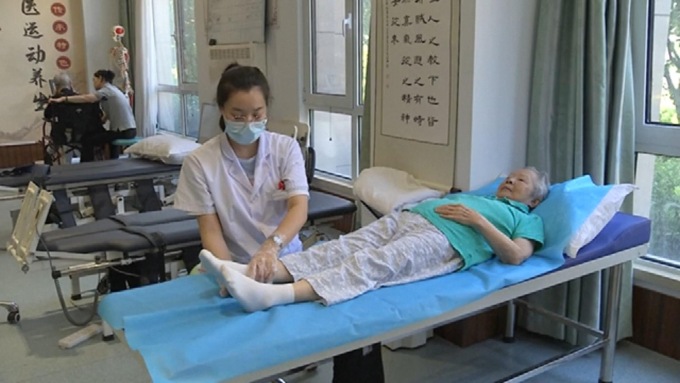 Cina: accelera riforme per assistenza ad anziani mentre popolazione invecchia