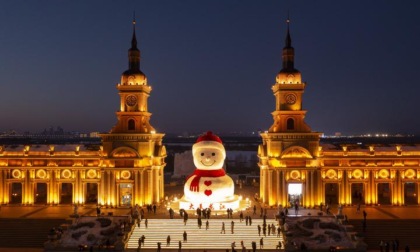 Cina: turismo delle sculture di neve ad Harbin