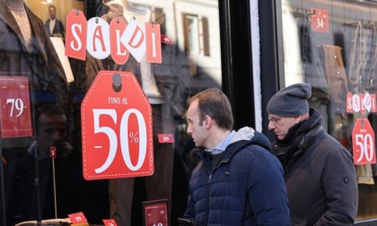 Italia: inizio della stagione dei saldi invernali (1)