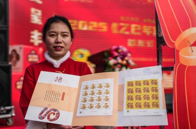 Cina: emette francobolli speciali per celebrare Anno del serpente