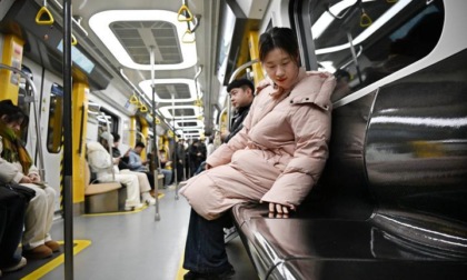 Cina: lanciato treno metropolitano in fibra di carbonio ad alta efficienza energetica