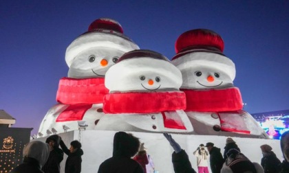 Cina: Harbin, sculture di neve creano paesaggio invernale unico (1)