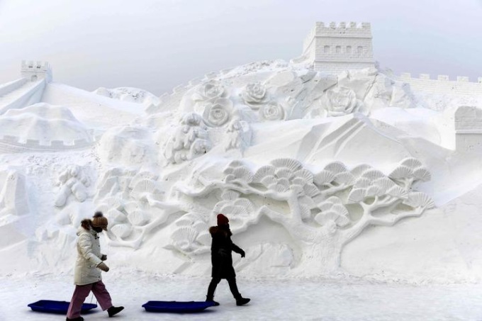 Cina: Harbin, sculture di neve creano paesaggio invernale unico (1)
