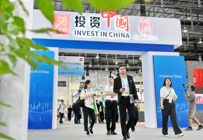 Cina: si impegna a espandere apertura, accoglie investimenti esteri