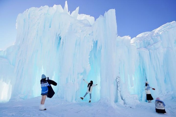 Cina: Xinjiang, panorama invernale del lago Sayram (2)