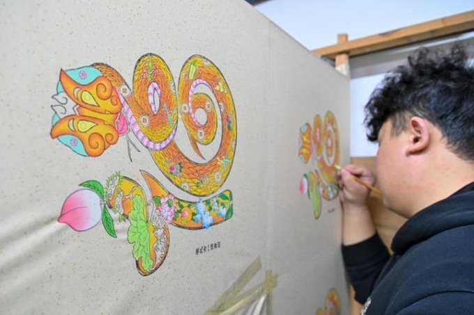 Cina: Tianjin presenta xilografie di Yangliuqing su Anno del serpente (1)