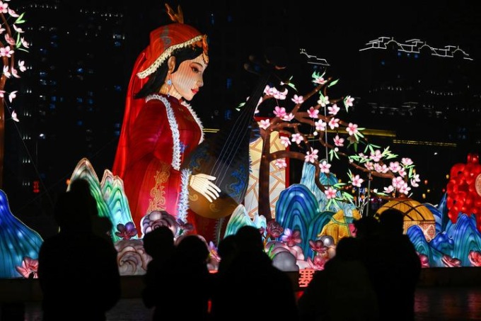 Cina: decorazioni luminose per la Festa di primavera a Hohhot 