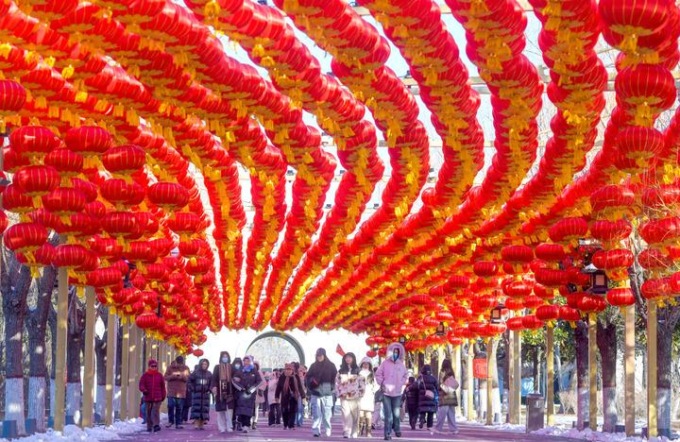 Cina: animata da vivaci celebrazioni per Festa di primavera (1)