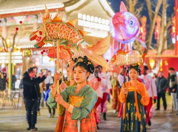 Cina: animata da vivaci celebrazioni per Festa di primavera (3)