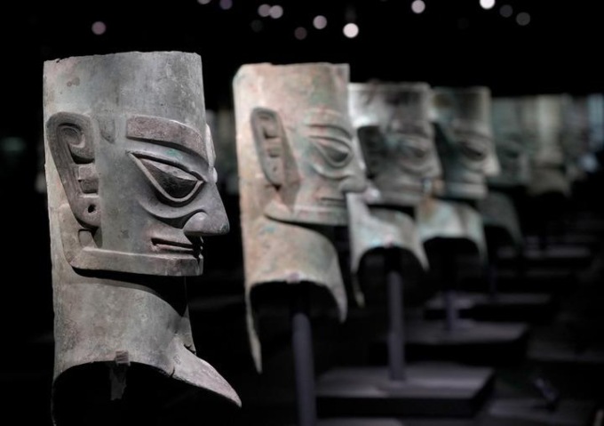 Cina: Sichuan, restauro di reperti culturali nel Museo di Sanxingdui (2)