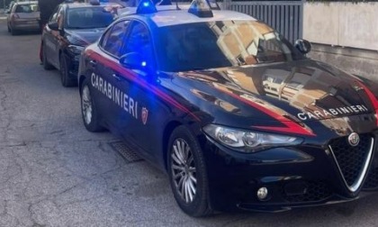 Perseguitano e minacciano la maestra del figlio, arrestati i genitori